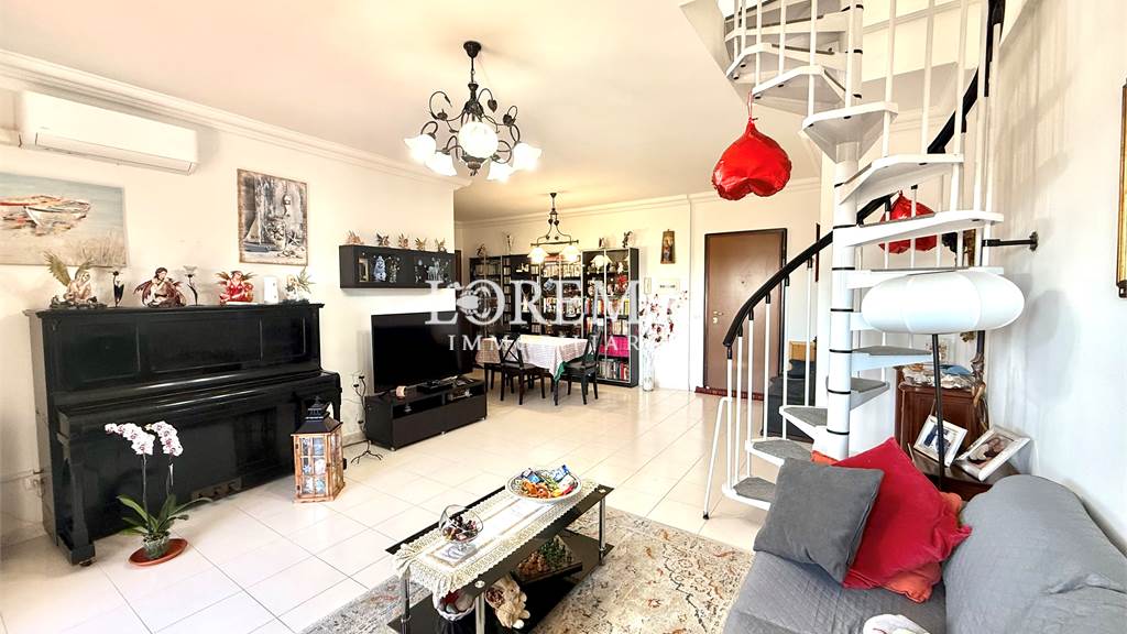 POMEZIA SUD - VIA FEDERICO FELLINI ATTICO 134 MQ.CA. E. 250.000